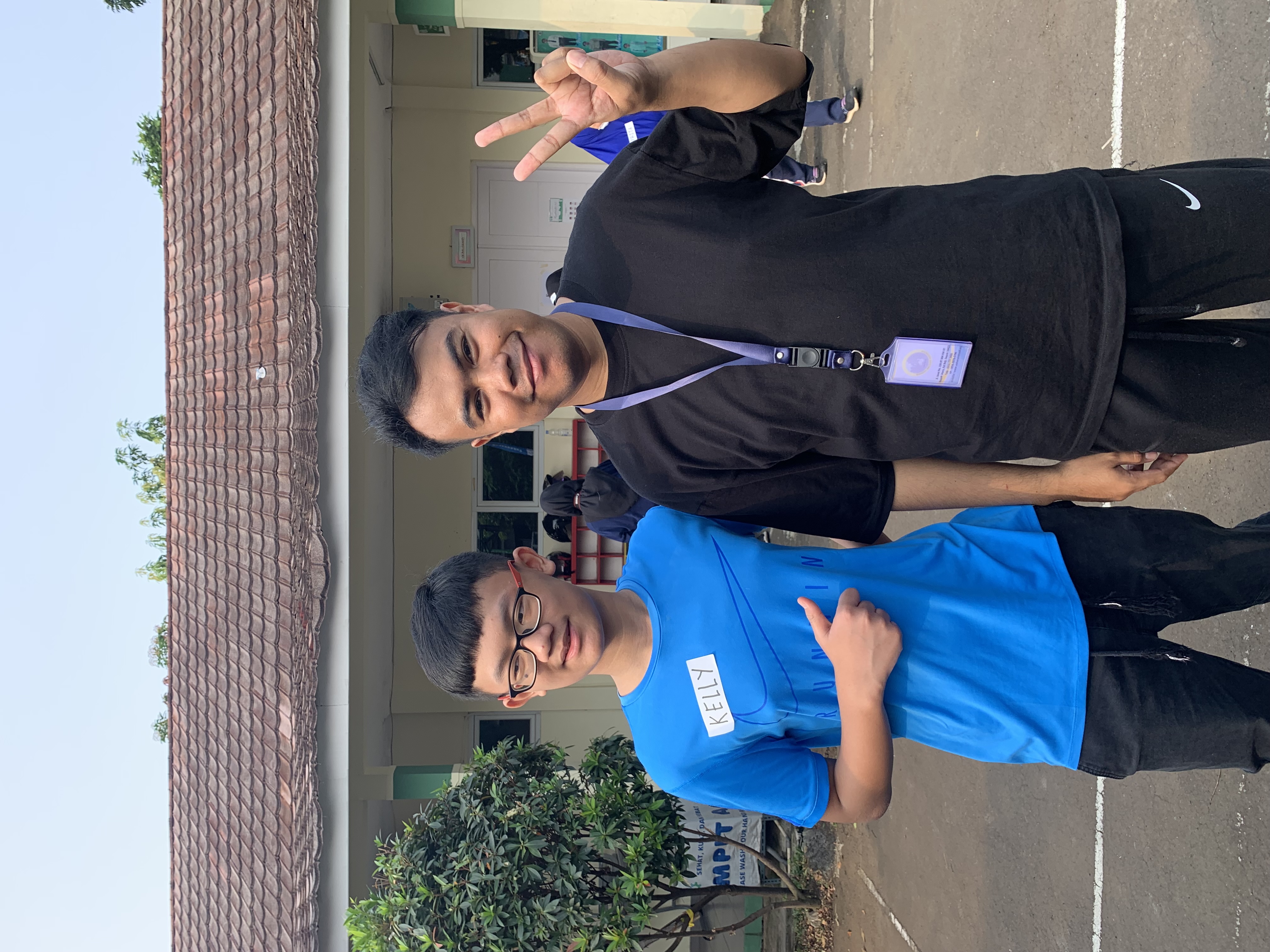 9) Pak Jeri dan Kak Kelly